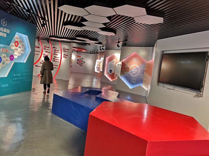 企業展廳裝修設計效果圖怎么設計公司發展歷程墻面？