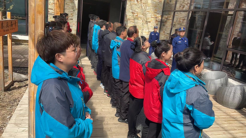 優(yōu)化旅游環(huán)境 強(qiáng)化服務(wù)意識