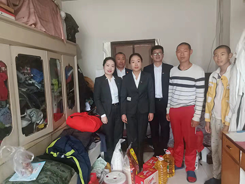 溫泉黨支部開展“迎中秋·慶國(guó)慶·送溫暖”主題黨日活動(dòng)