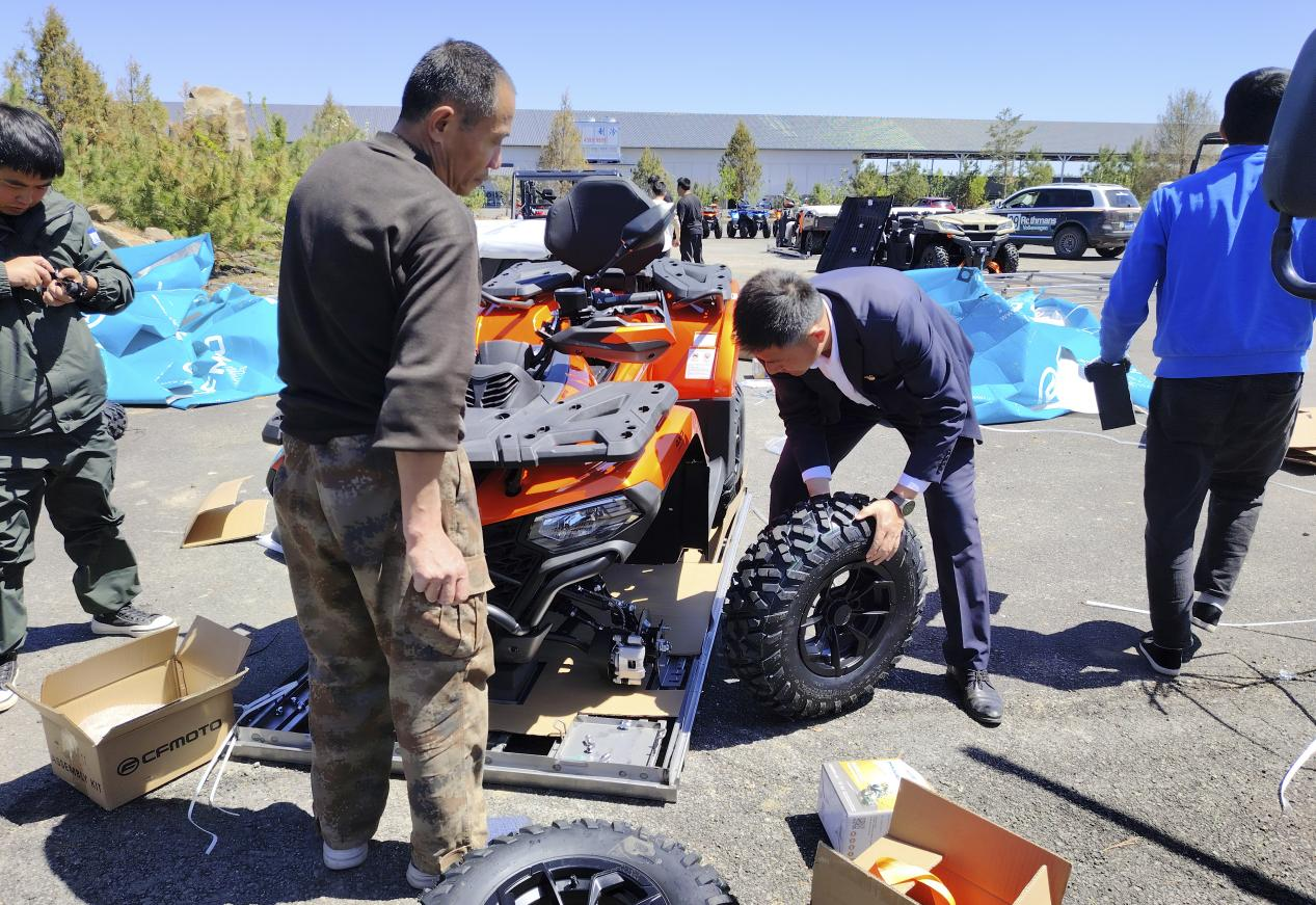 城區(qū)運(yùn)營(yíng)黨支部開展“我是黨員我?guī)ь^、立足崗位做貢獻(xiàn)”主題黨日活動(dòng)