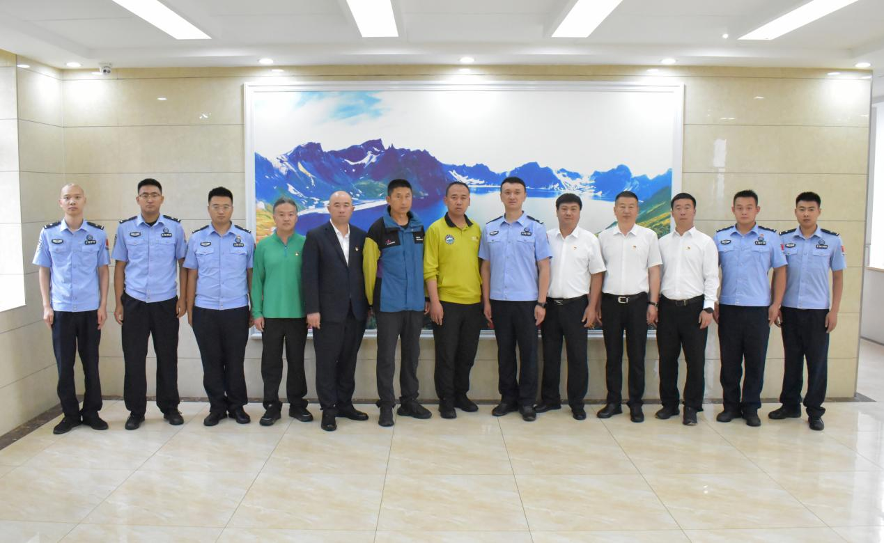 西南景區(qū)運營黨支部開展“八一” 建軍節(jié)走訪慰問活動