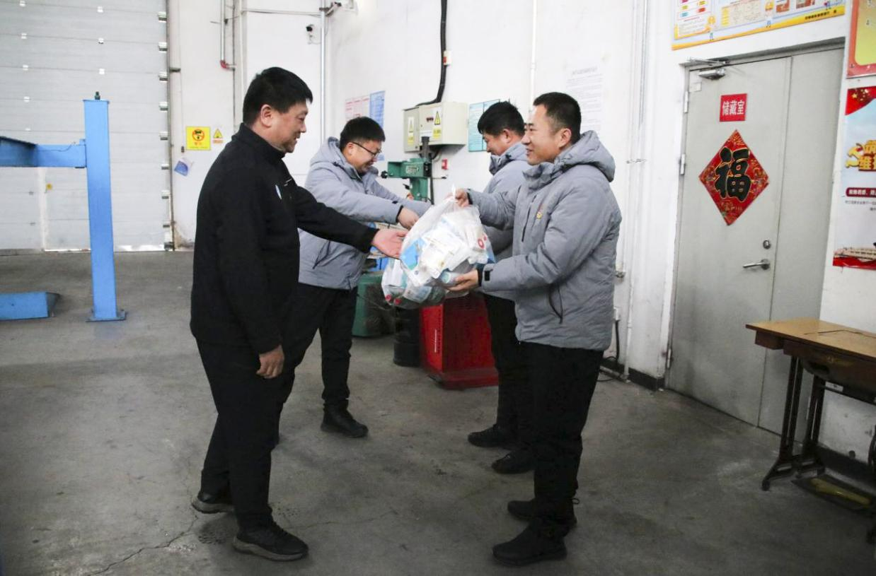 關(guān)愛相伴，健康同行——長白山西南景區(qū)運(yùn)營黨支部開展送藥送溫暖活動