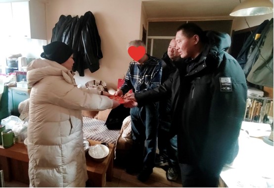 新春慰問(wèn)送溫暖 情滿(mǎn)寒冬暖人心 ——長(zhǎng)白山天池黨支部開(kāi)展走訪慰問(wèn)活動(dòng)